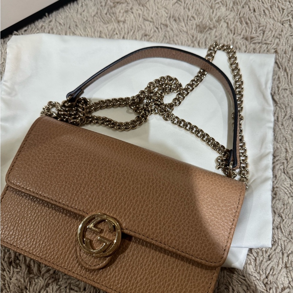 Gucci Interlocking Crossbody Gold Chain - Picture 5 of 5